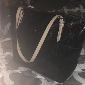 Black Patent Leather Michael Kors Putse